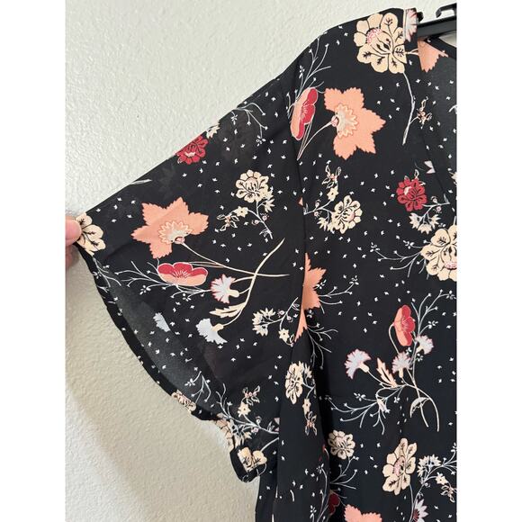 Torrid Black Floral Short Sleeve Blouse‎ Size 3X - Picture 3 of 7